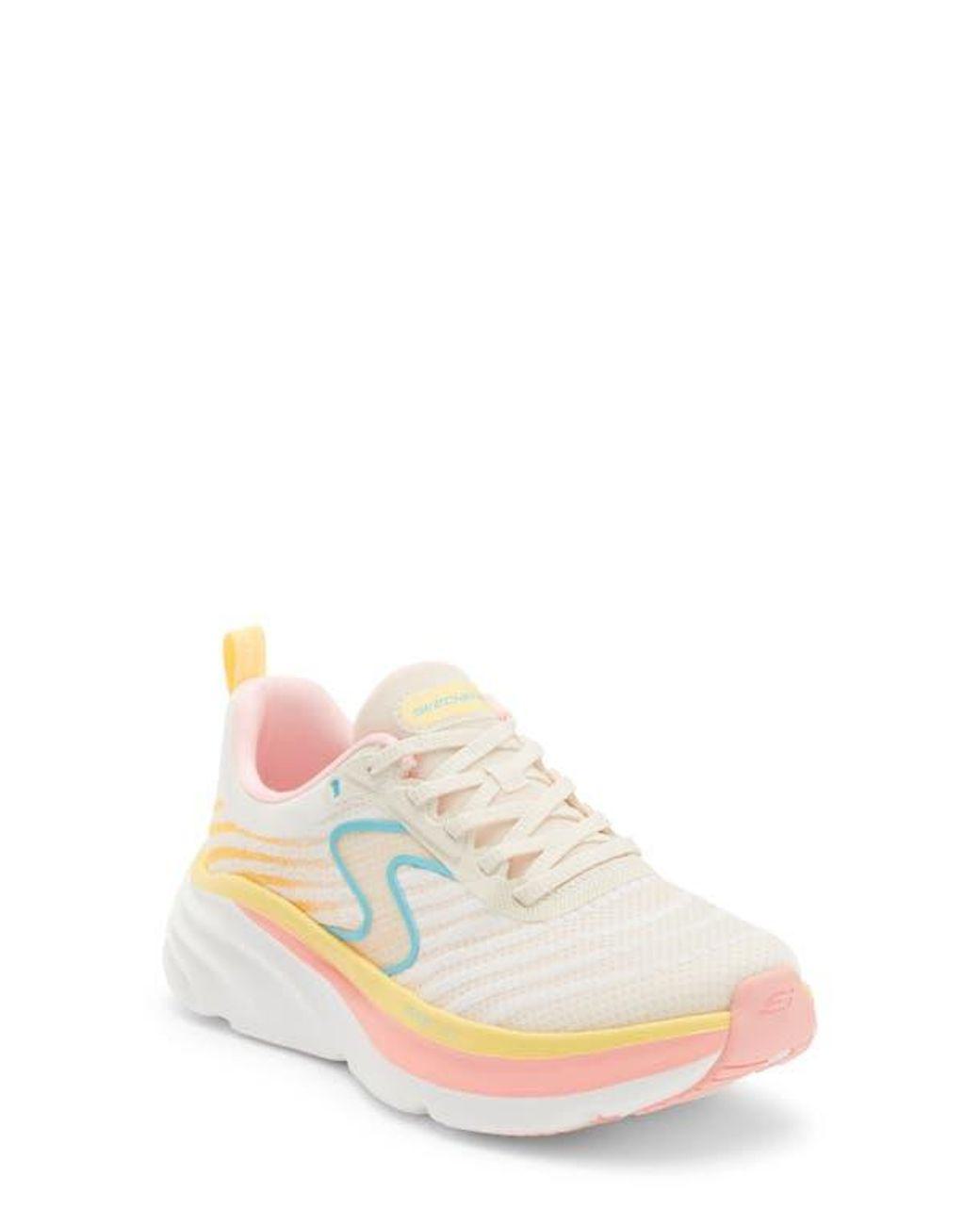 Women's White Relaxed Fit Deluxe Vapor Sneaker