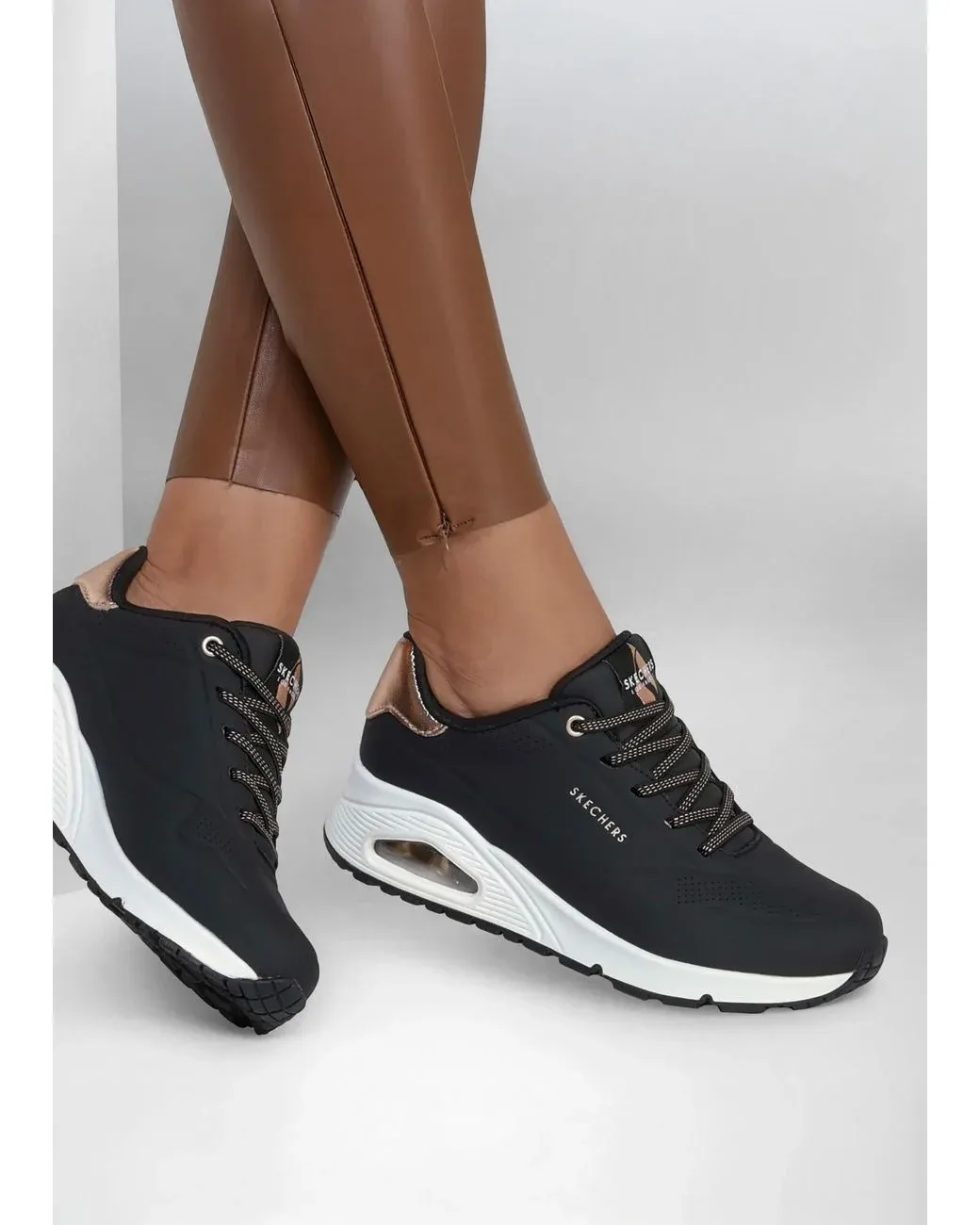 Women's White Uno Shimmer Away Sneakers