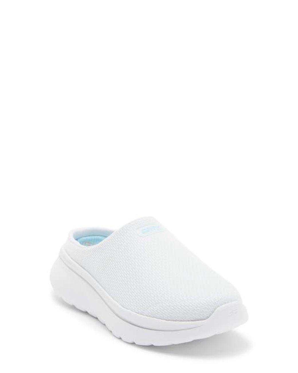 Women's White Relaxed Fit Go Walk Arch Fit Slip-On Sneaker